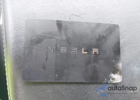 2018 Tesla Model 3 Long Range/Performance z USA, uszkodzony, nr VIN 5YJ3E1EB0JF093846